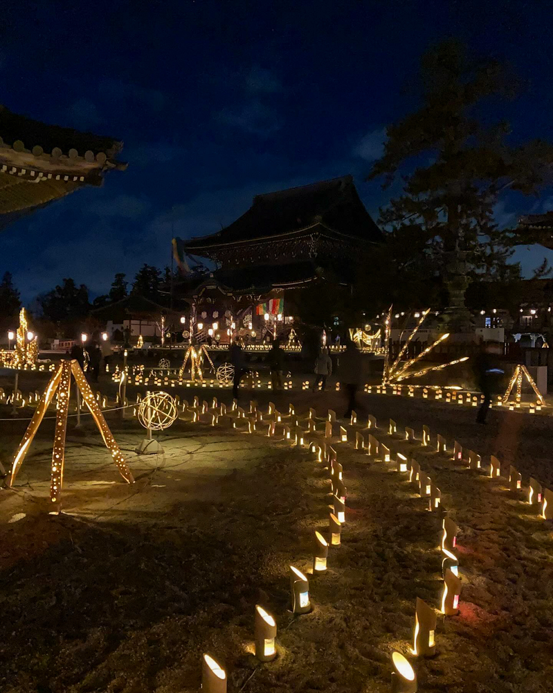 高田本山専修寺のお七夜報恩講、竹あかり、1月冬、三重県津市の観光・撮影スポットの名所